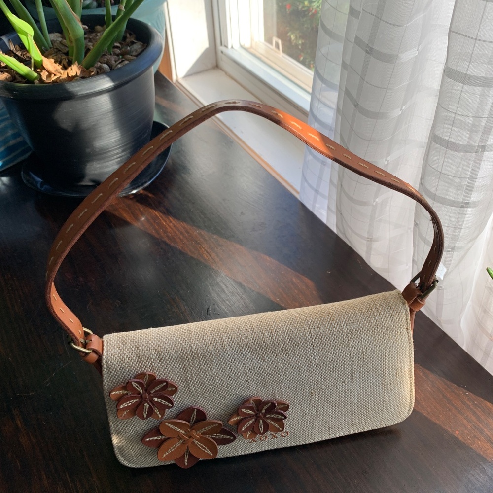 XOXO New York Light Brown Hobo Bag - Excellent Condition, Stylish & Versatile